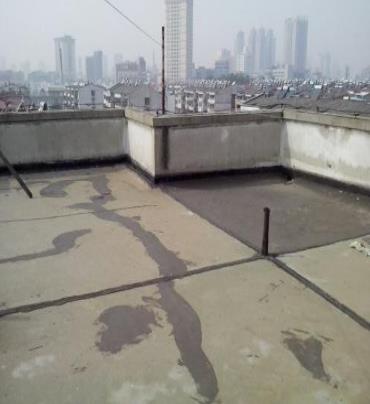 乌兰察布市漏水维修 楼顶漏水是什么原因，楼顶漏水维修方法是什么?
